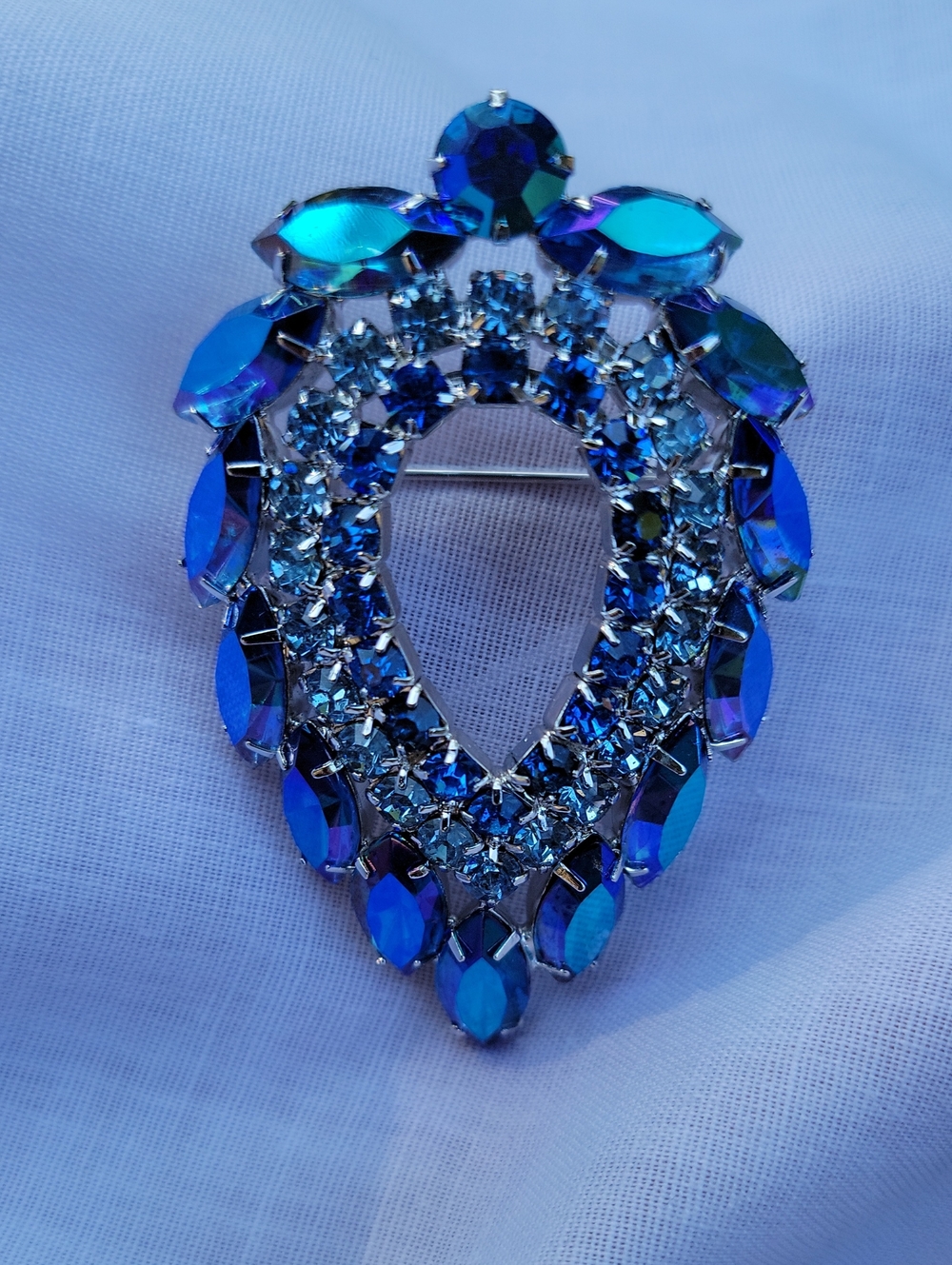 Vintage- Sarah Coventry- Blue Crystal Teardrop Pin Brooch